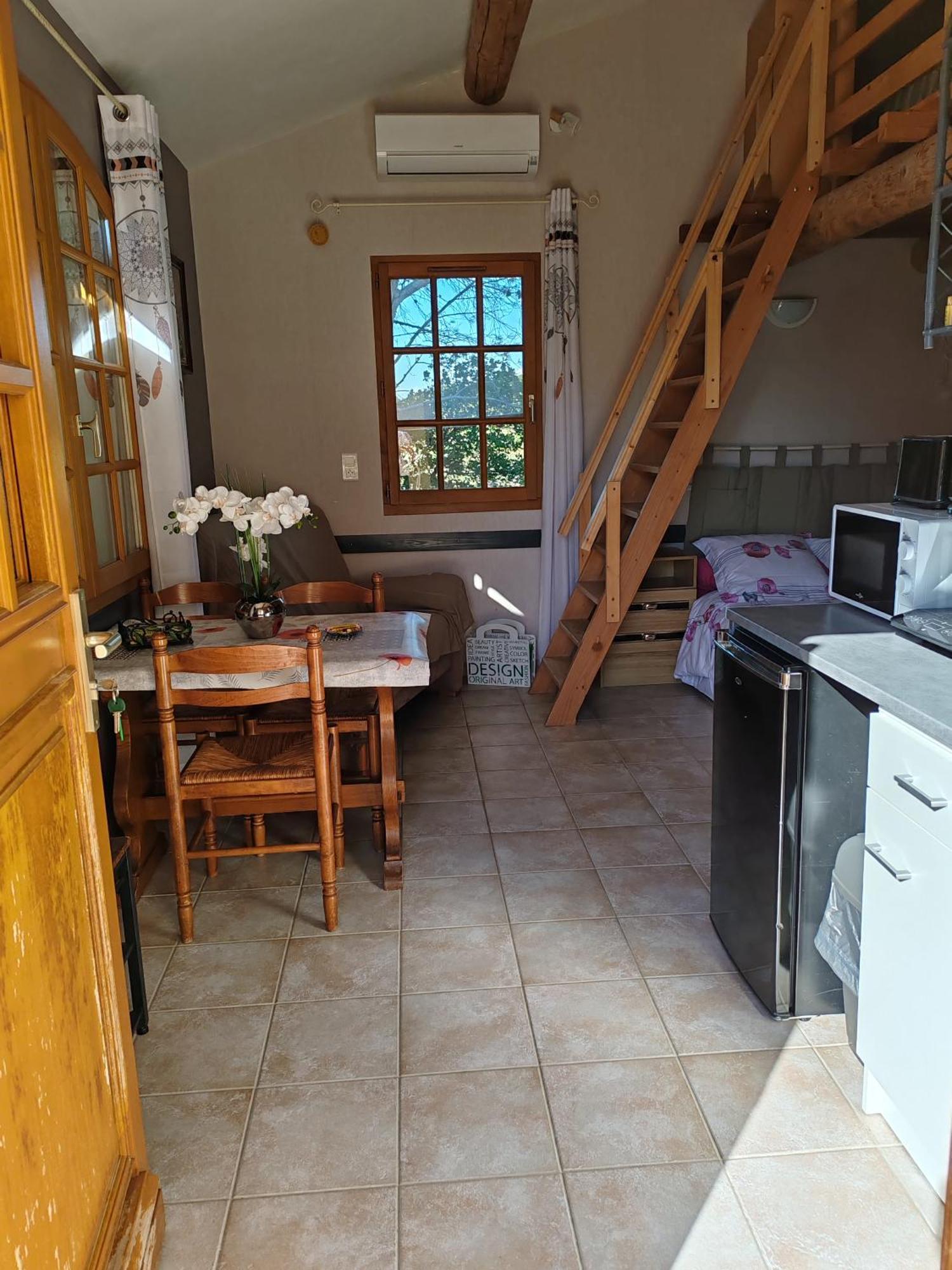 Studio Meuble Independant Chez L'Habitant Uchaux Esterno foto